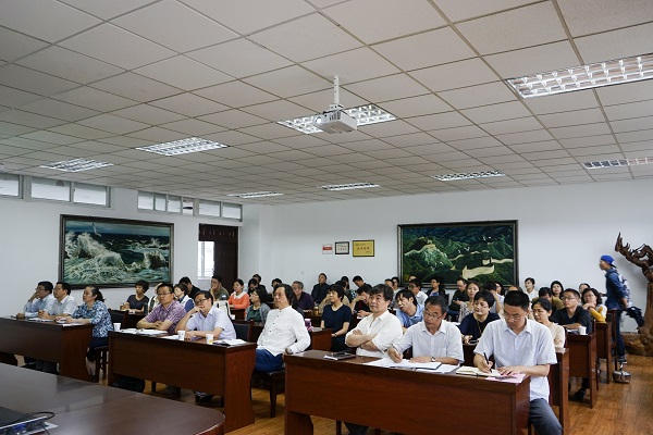 600像素-讲座现场.jpg
